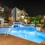 One Private With Stunning Full Sea View, Shared Pool And Ac Apartament *