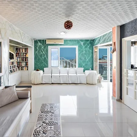 One Private With Stunning Full Sea View, Shared Pool And Ac