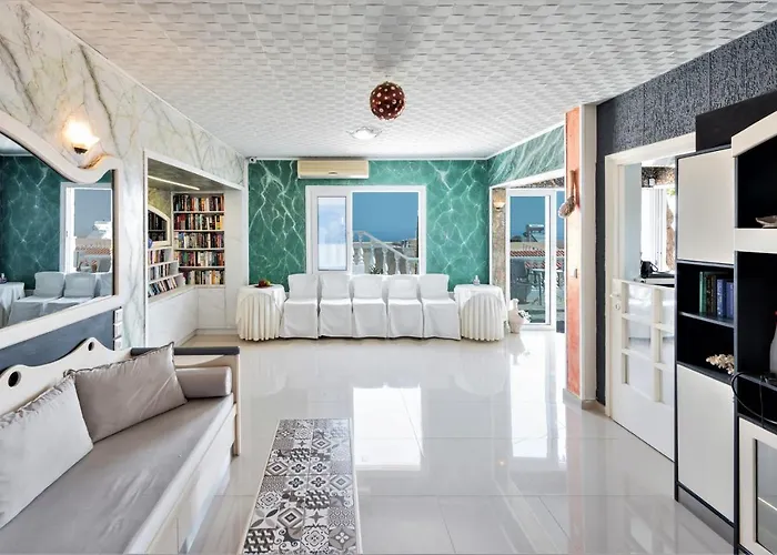 One Private With Stunning Full Sea View, Shared Pool And Ac