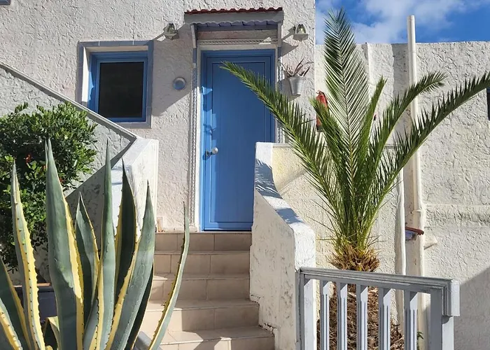 One Private With Stunning Full Sea View, Shared Pool And Ac Apartmán *